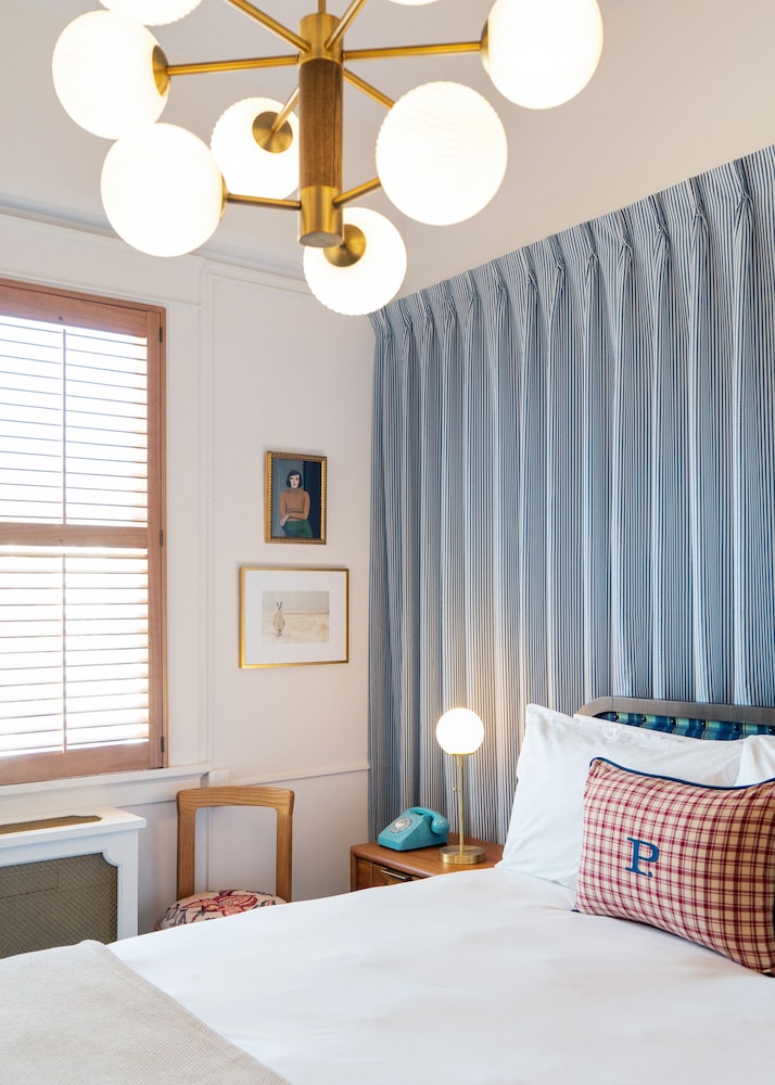 STANDARD, KING BED