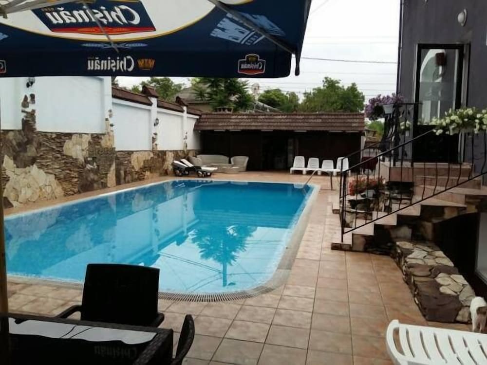 SHADOW BOUTIQUE HOTEL AND SPA 4/31