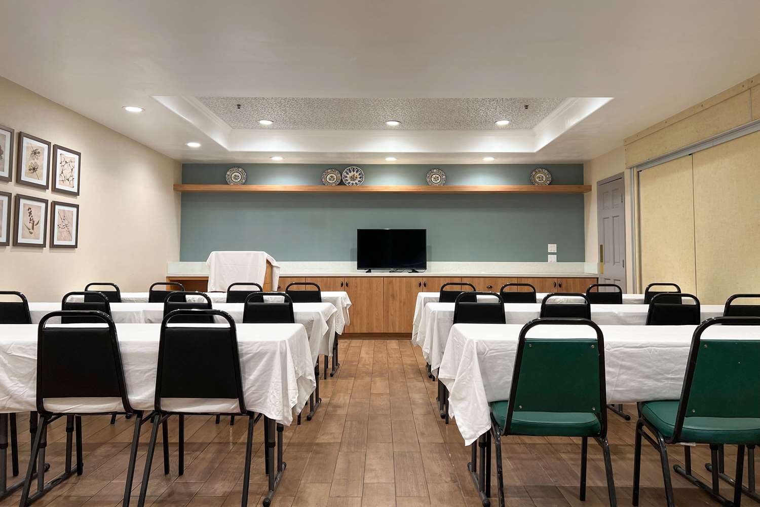 MainStay Suites Orange County John Wayne Airport 50/57