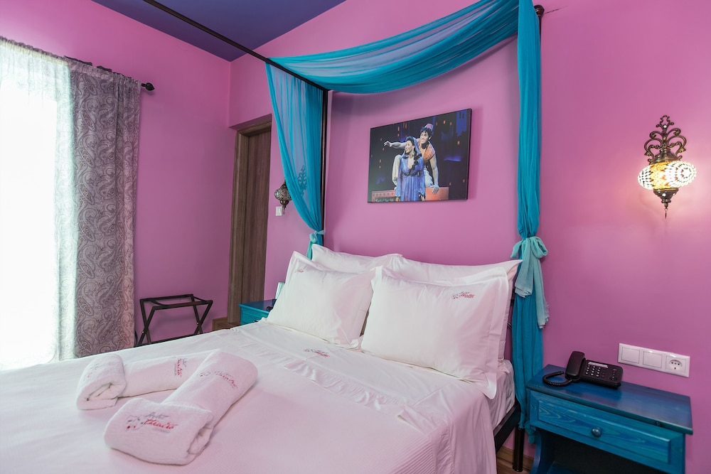 Theatro Hotel Odysseon 4/60