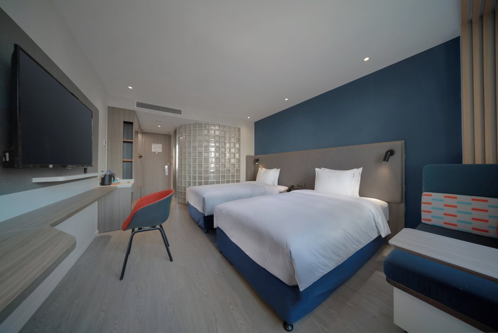 Standard, Twin Beds
