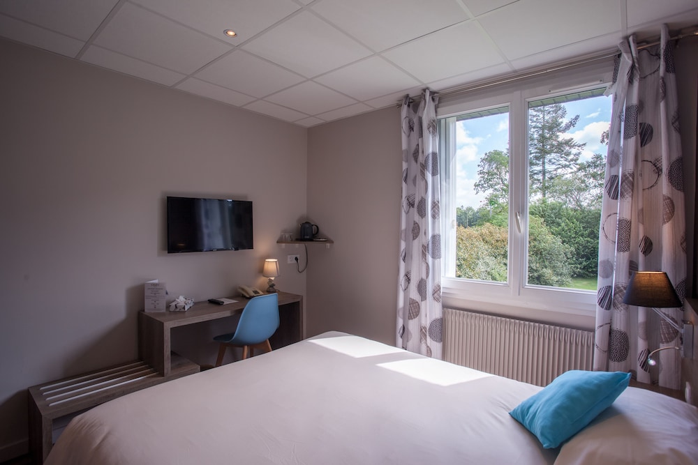 COZY HOTEL 17/40