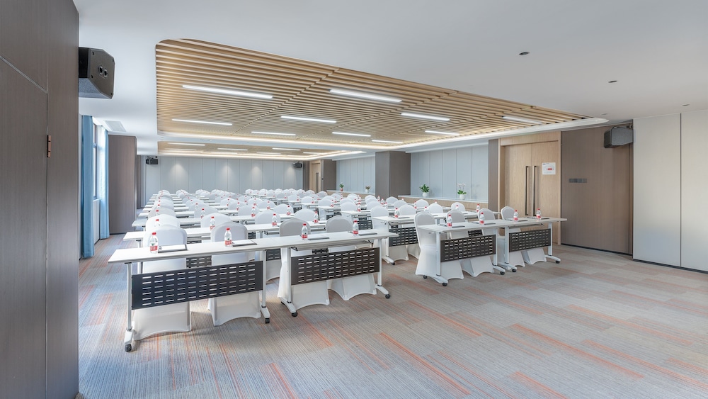 Holiday Inn Express Quanzhou Taishang District 41/46