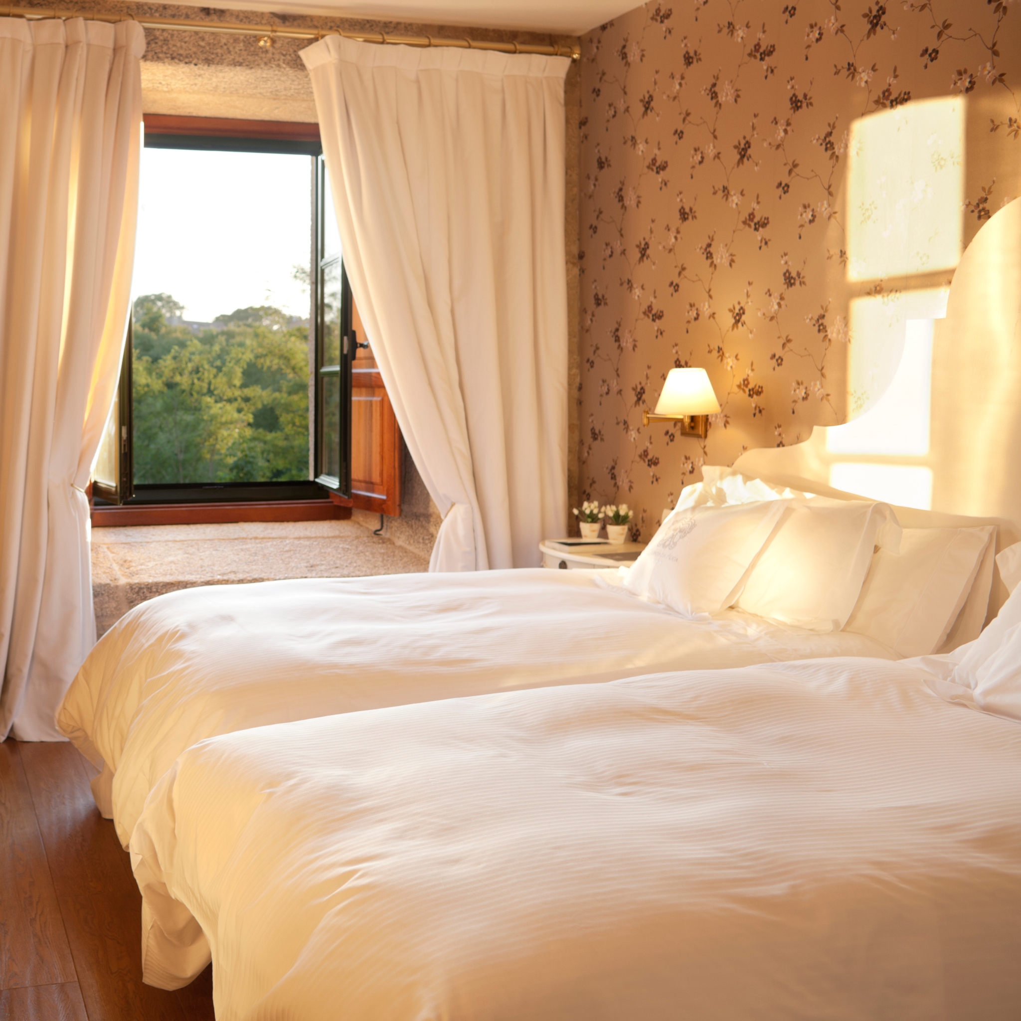 Alma, Double Bed