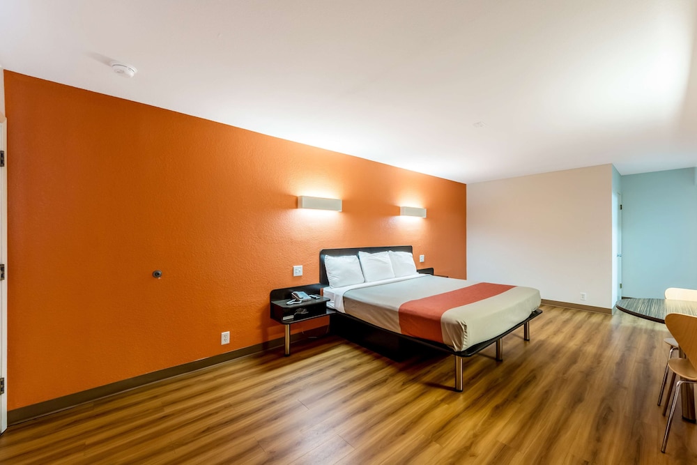 Motel6 San Antonio, TX - South IH-10 East 25/51
