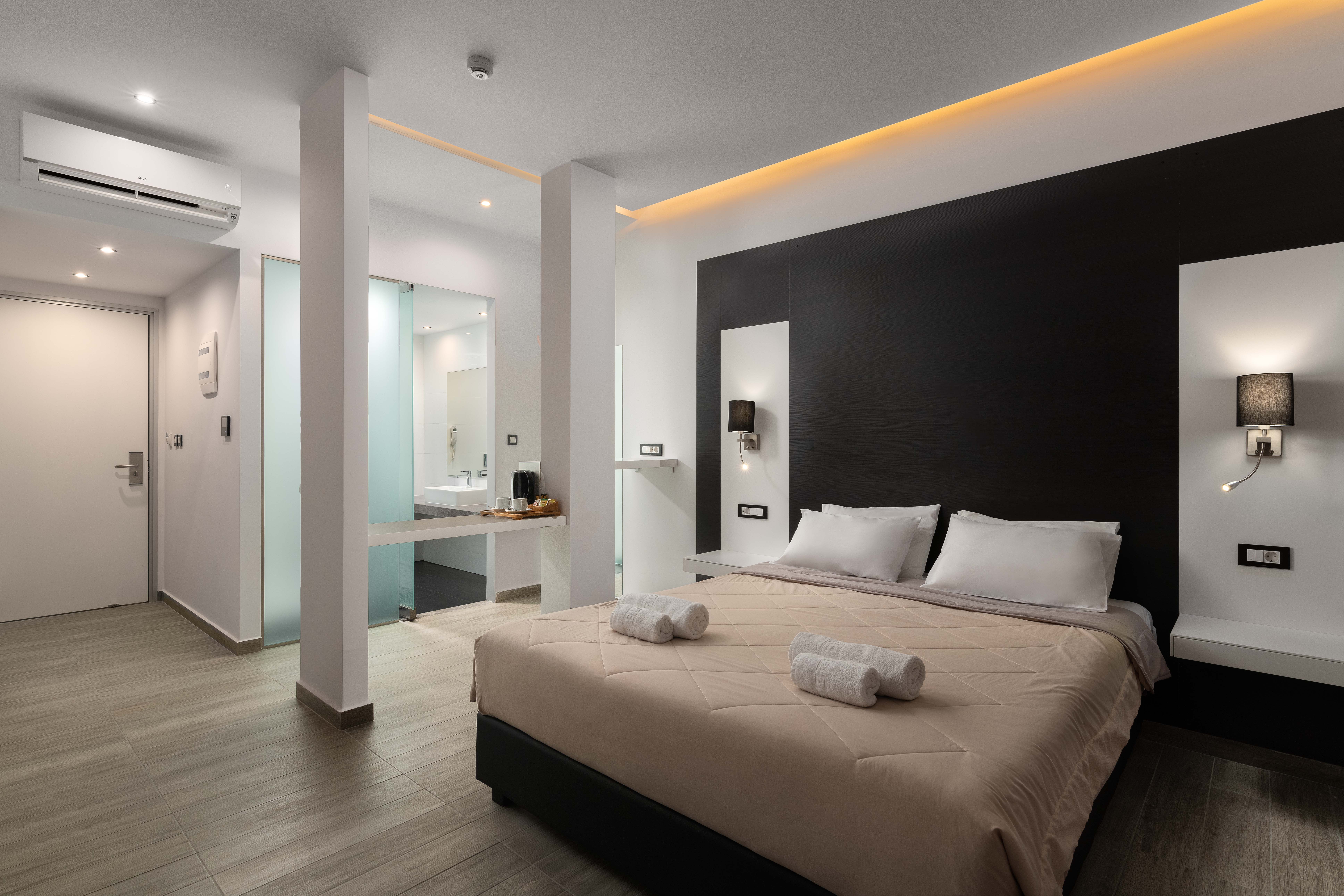 Deluxe, Double Bed, Lateral Side Sea View