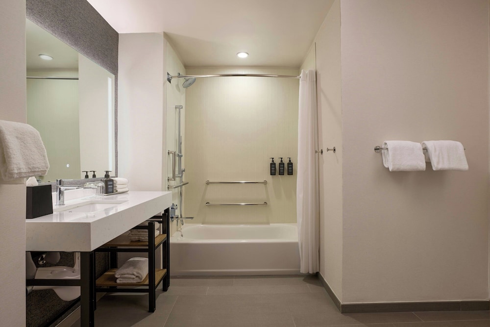 غرفة بسرير كينج، Sheraton Grand Sacramento 9/10