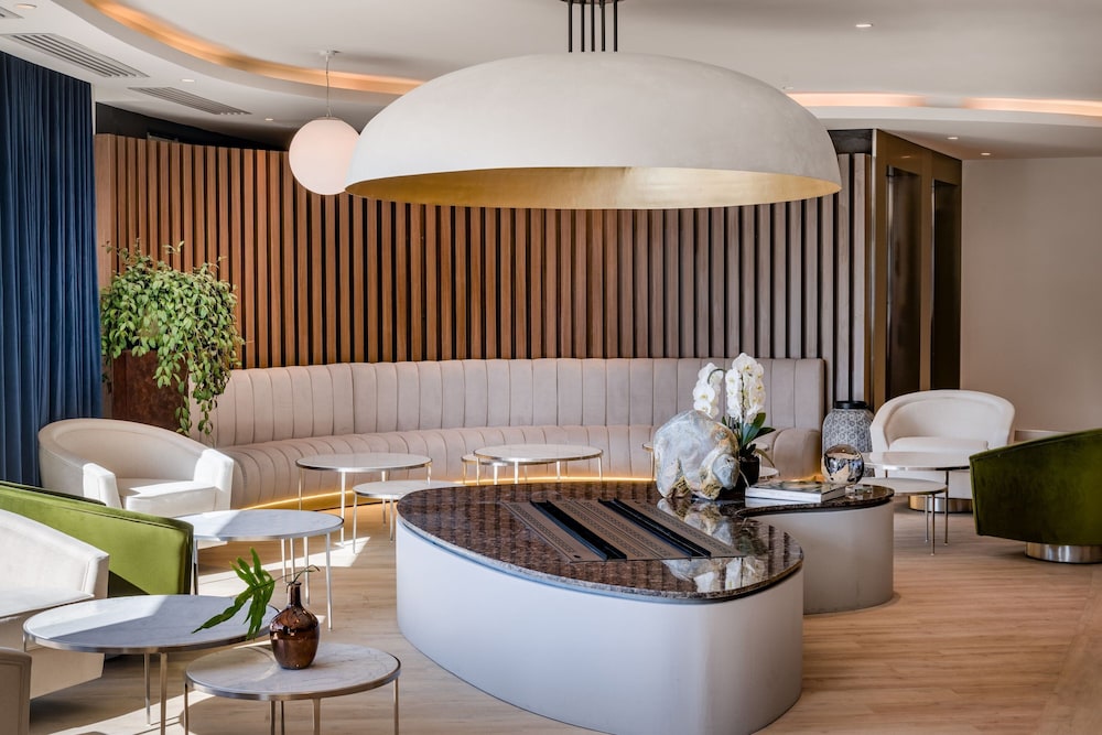 AC Hotel Saint-Julien-en-Genevois 34/48