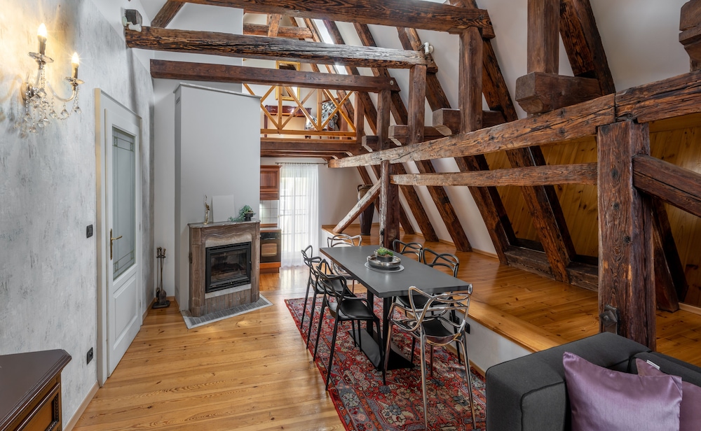 Chateau 9 Apartments by Adrez Living 29/50