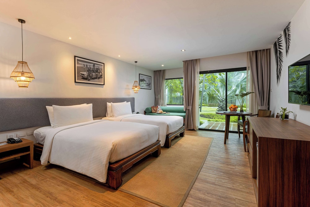 Outrigger Khao Lak Beach Resort