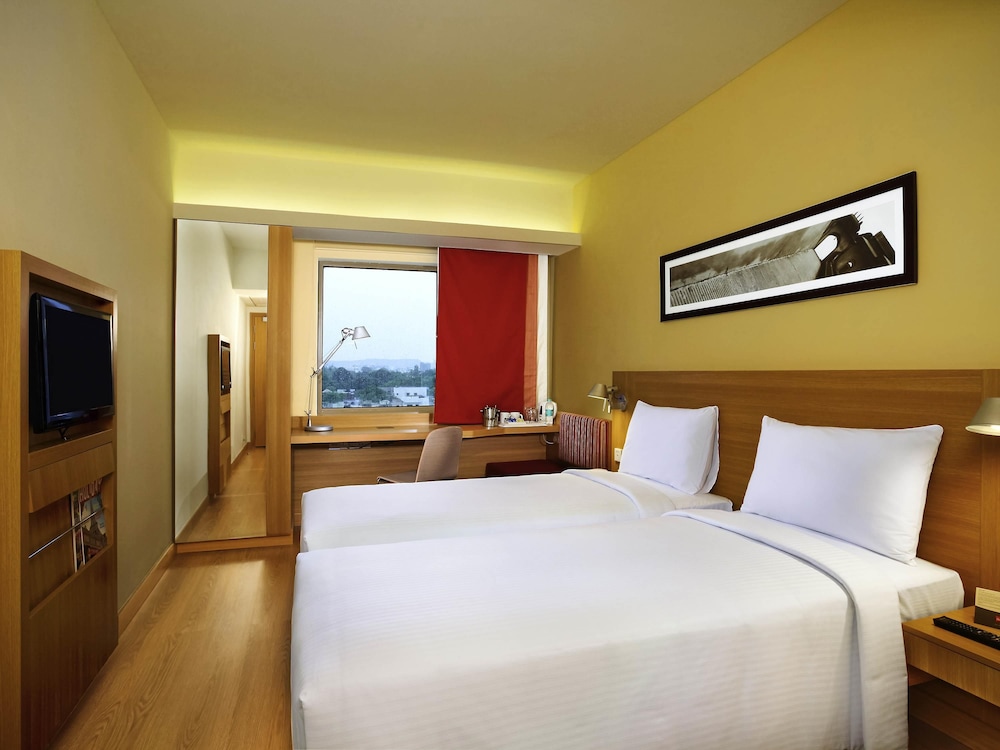 Ibis Bangalore City Center 24/71
