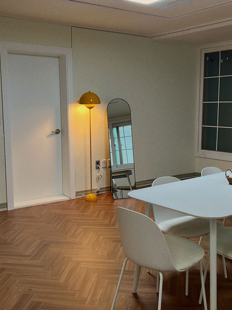 JNINE Guest House 49/59