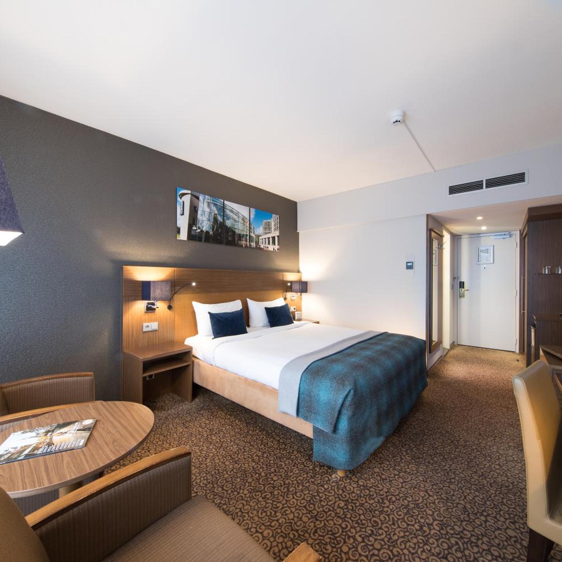Deluxe, Double or Twin Bed