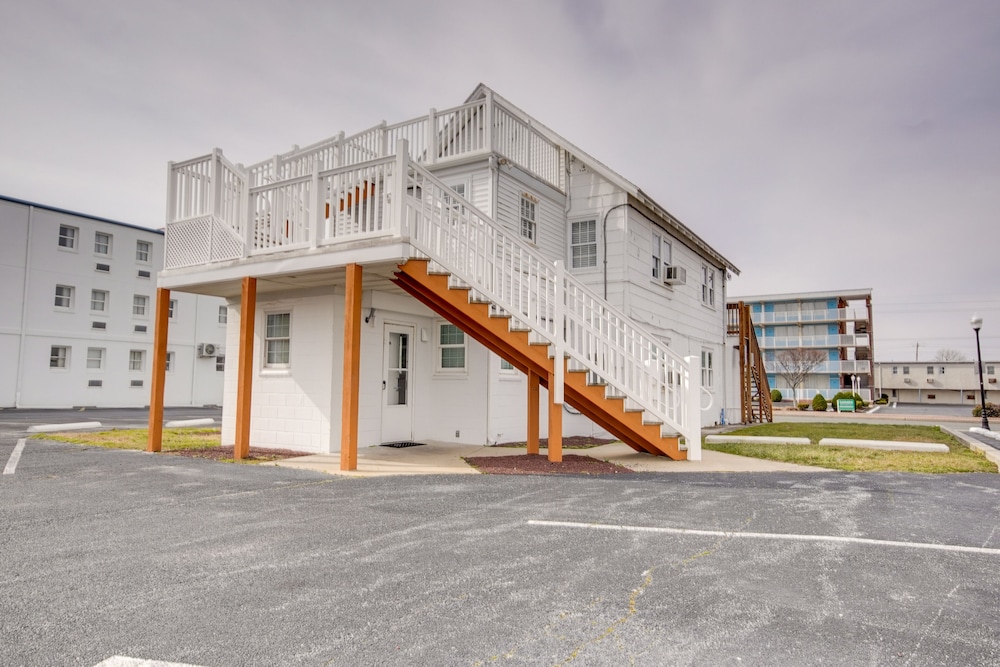 Empress Motel 13/15