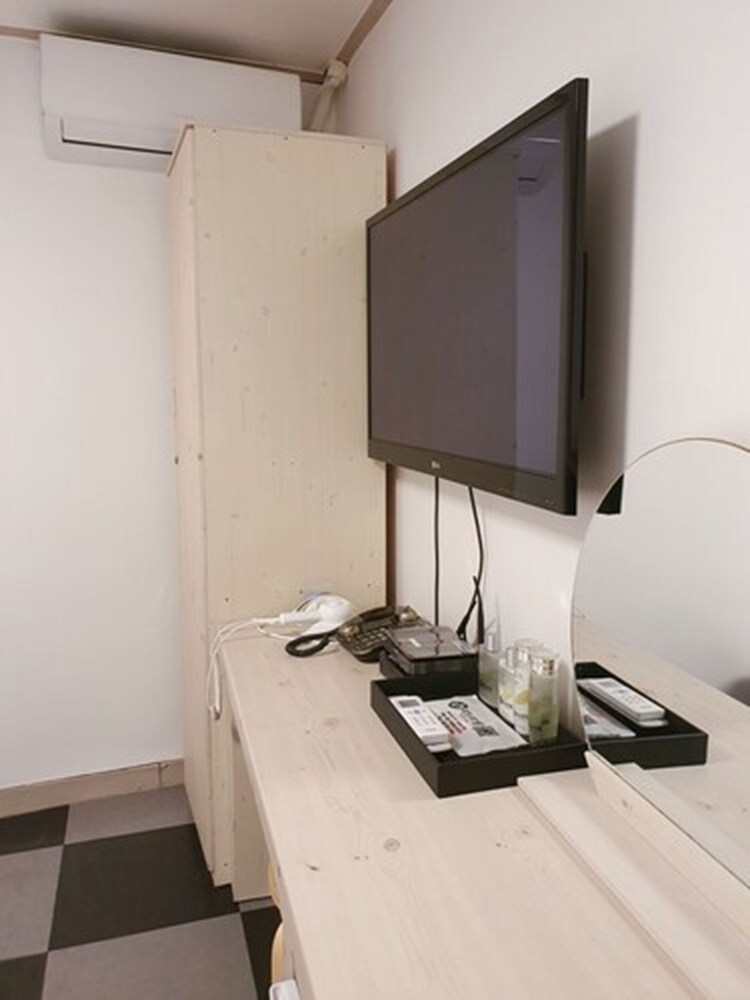 PEANUT HOTEL 31/61