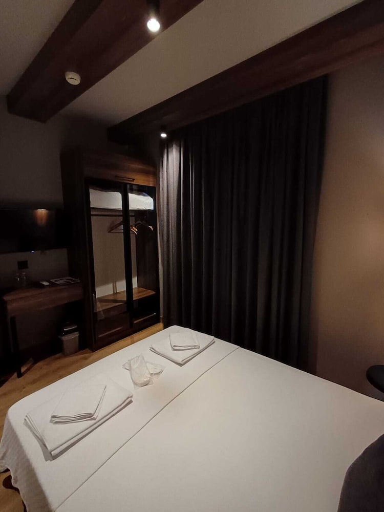 Elia Otel 4/32