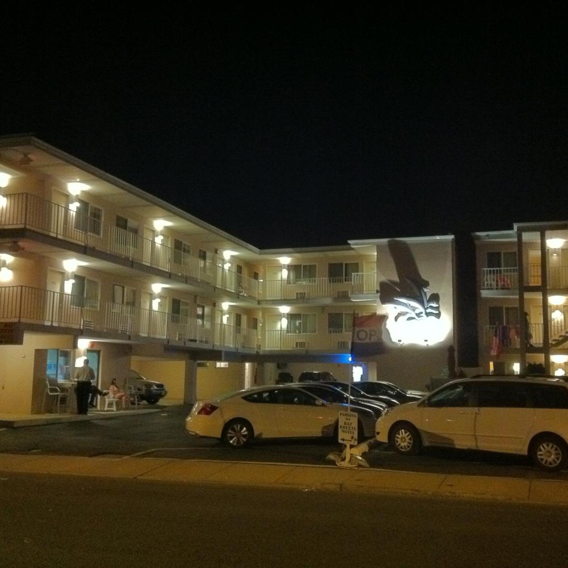 Bay Breeze Motel 1/28