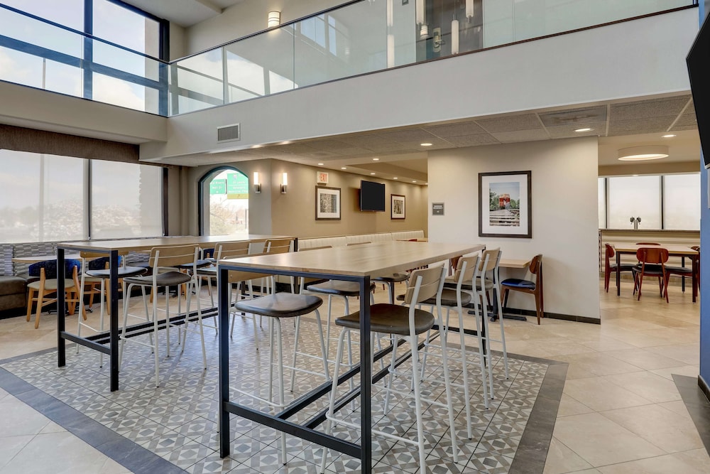 Drury Inn and Suites St Louis St Peters 40/50