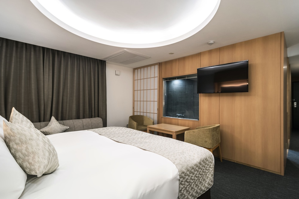 DELUXE, DOUBLE BED, SOFA