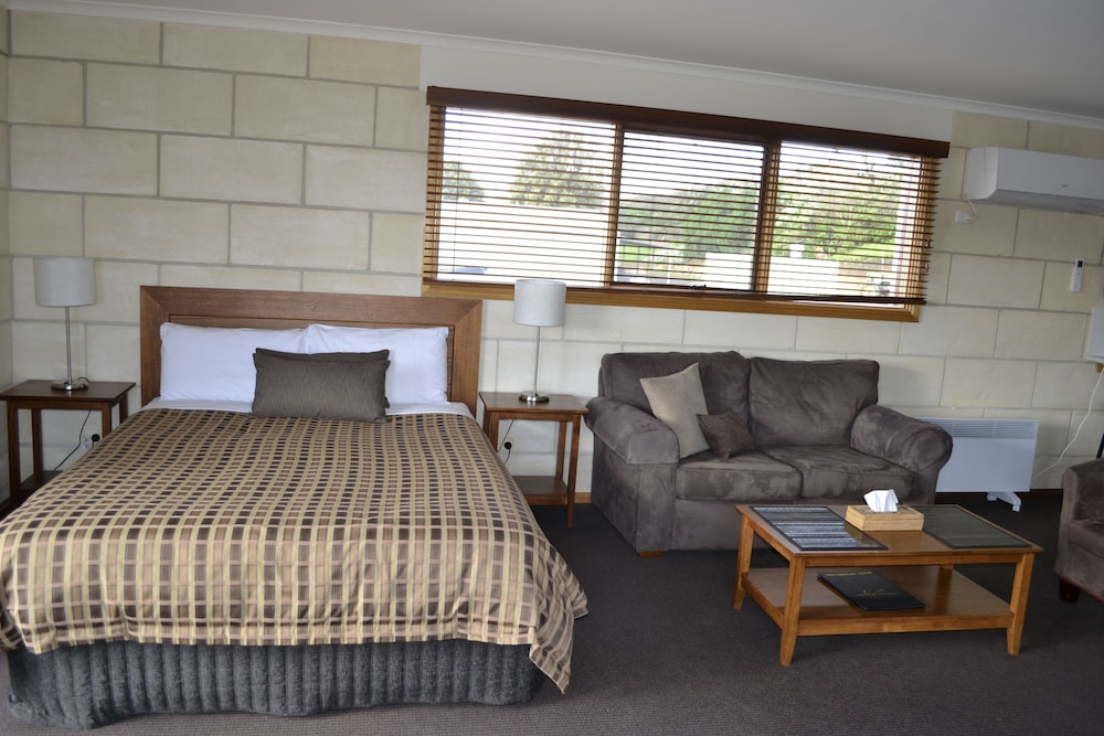 LOCH ARD MOTOR INN 40/63