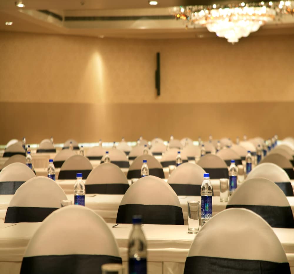 Mahagun Sarovar Portico Suites 35/38