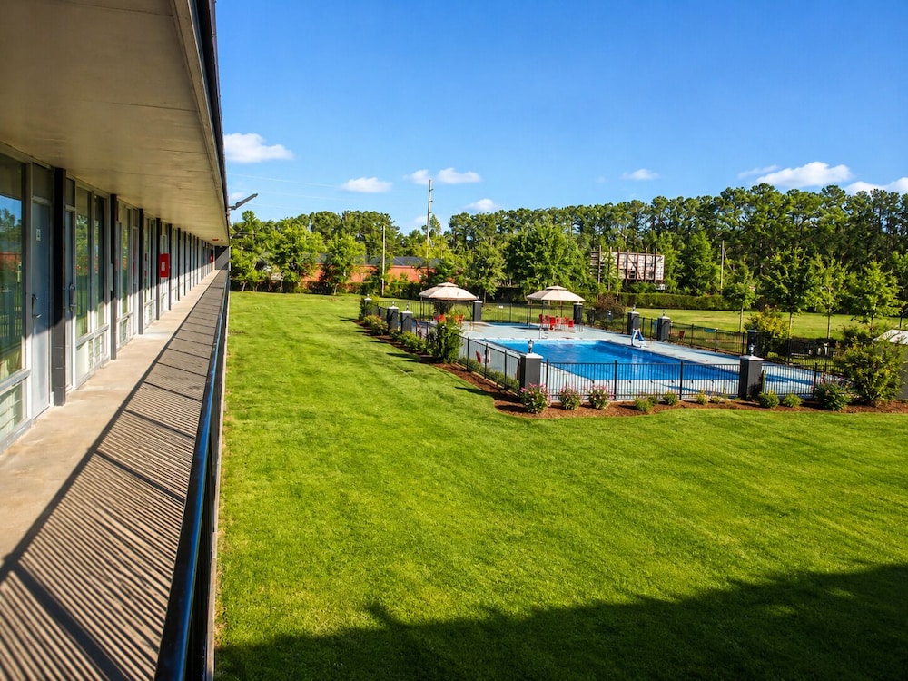 Hotel Cartersville, GA 37/50