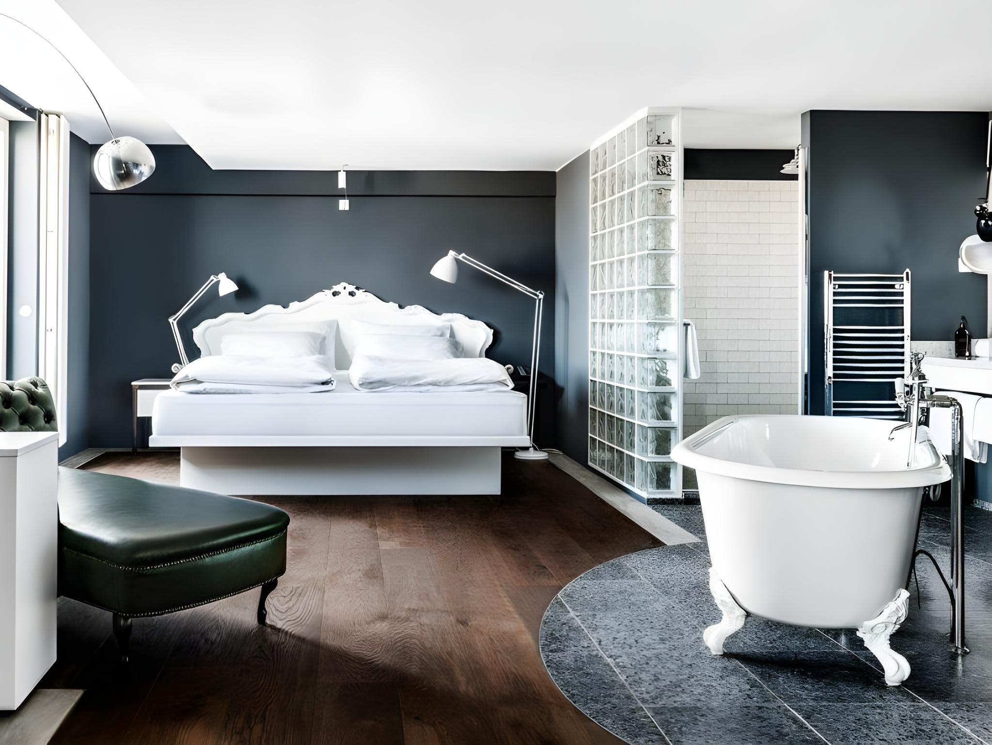 SUITE, BALCONY
