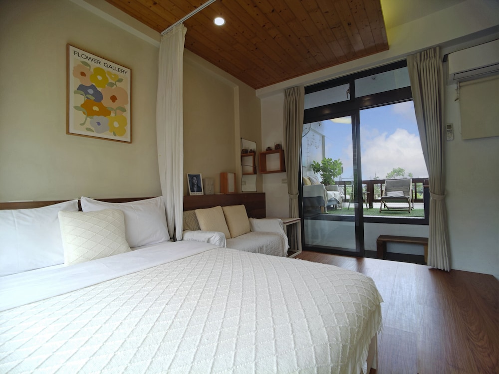 1 BEDROOM, DELUXE, DOUBLE BED, MOUNTAIN VIEW, BATHTUB