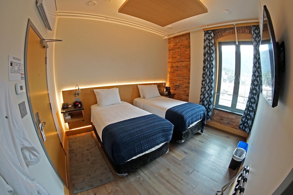 Savoy Hotel 14/50