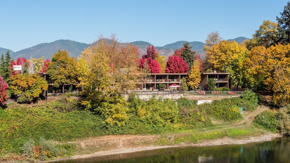 The Lodge at Riverside 3/62