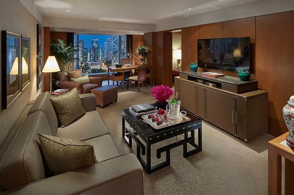 Mandarin Oriental Hong Kong 54/81