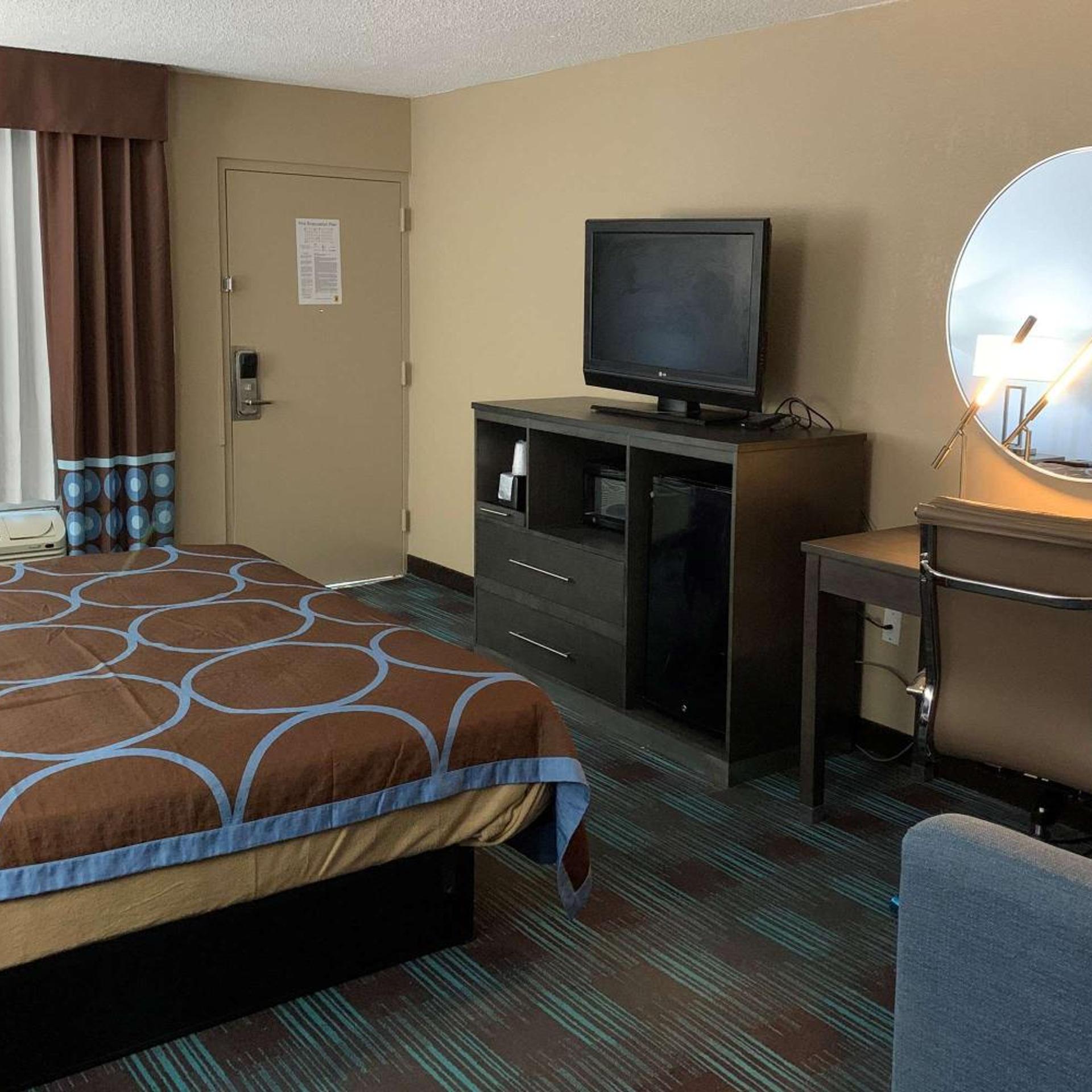 Super 8 by Wyndham Newport News 11/19