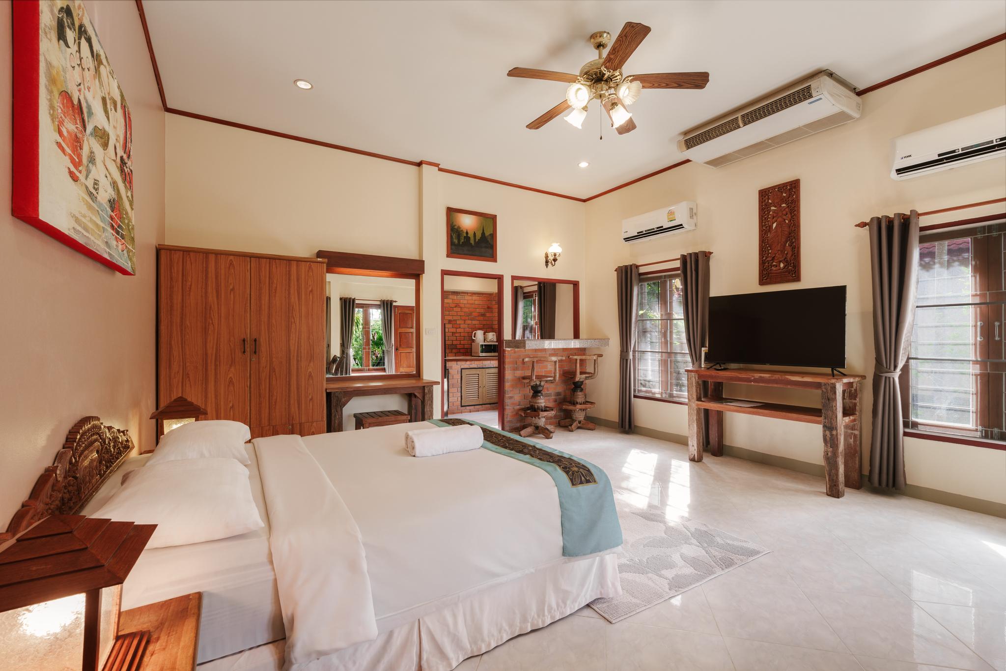 Thai, Contemporary, Deluxe