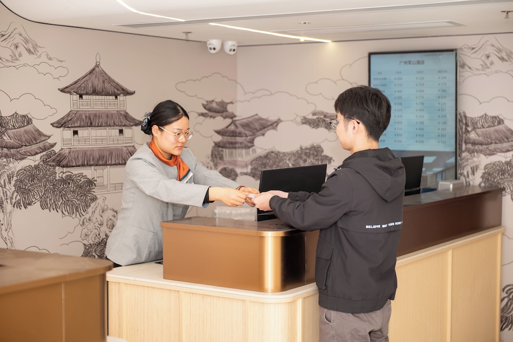 Junshan Hotel 10/75