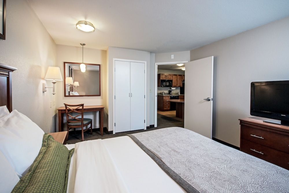Candlewood Suites Perrysburg 18/53
