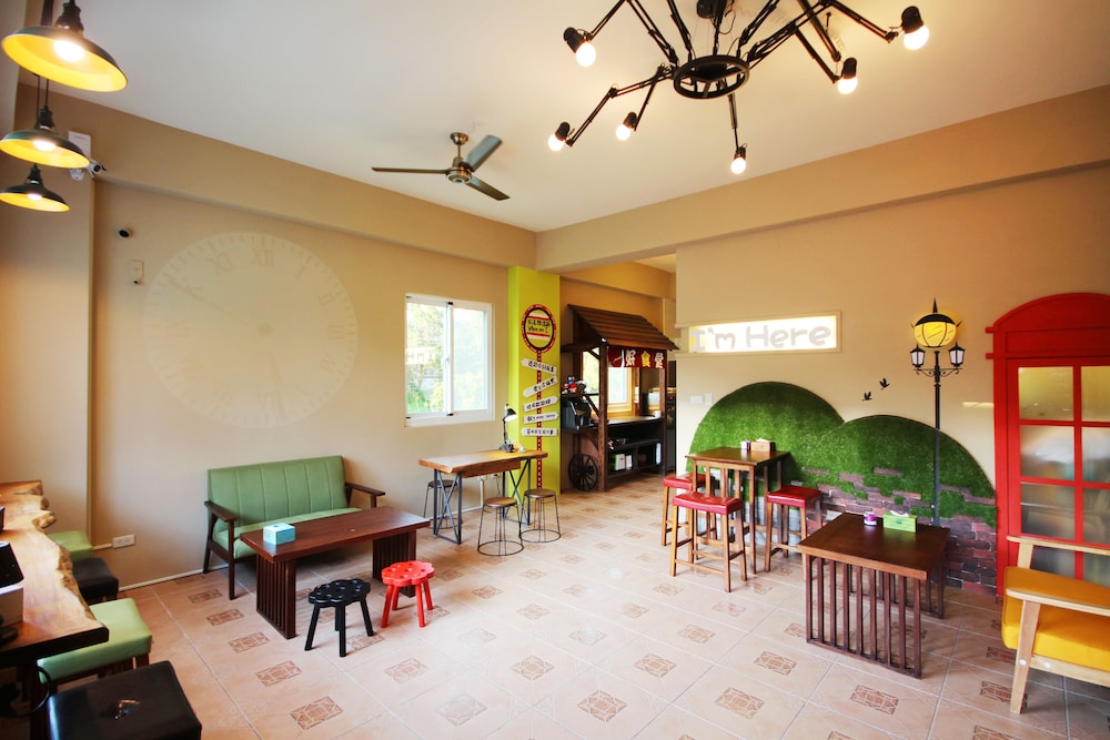 I'm Here B&amp;B 37/47