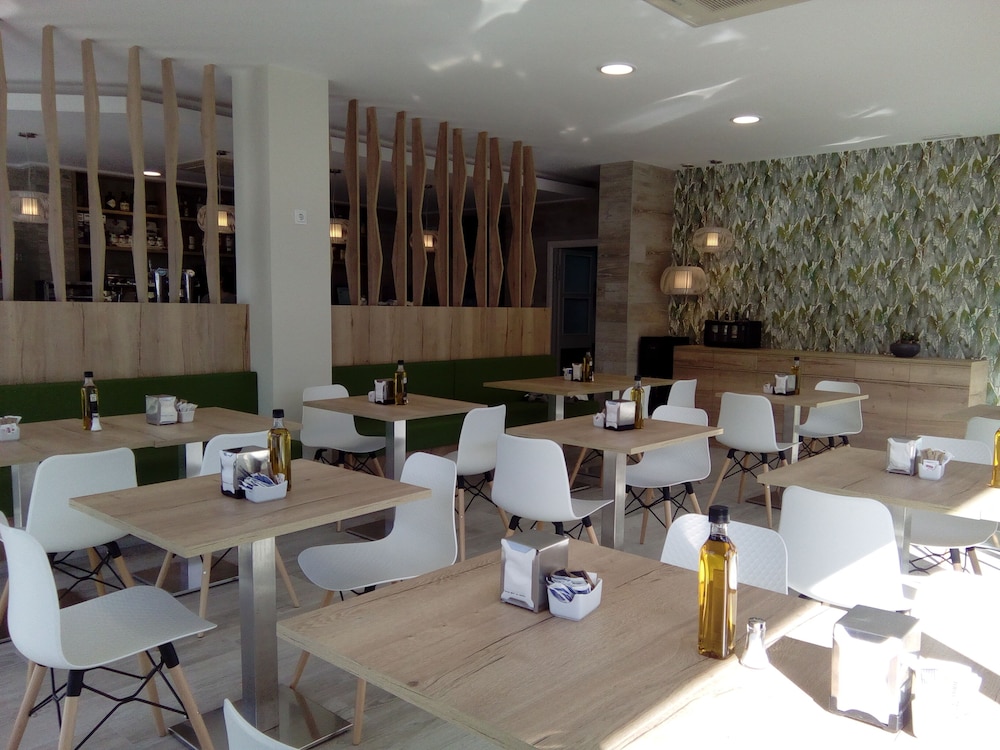 HOTEL ABRIL 25/29