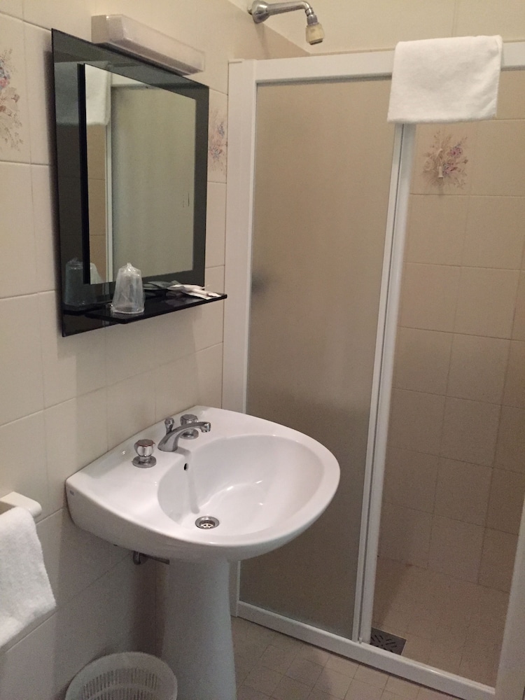 Hotel Cristina 38/45