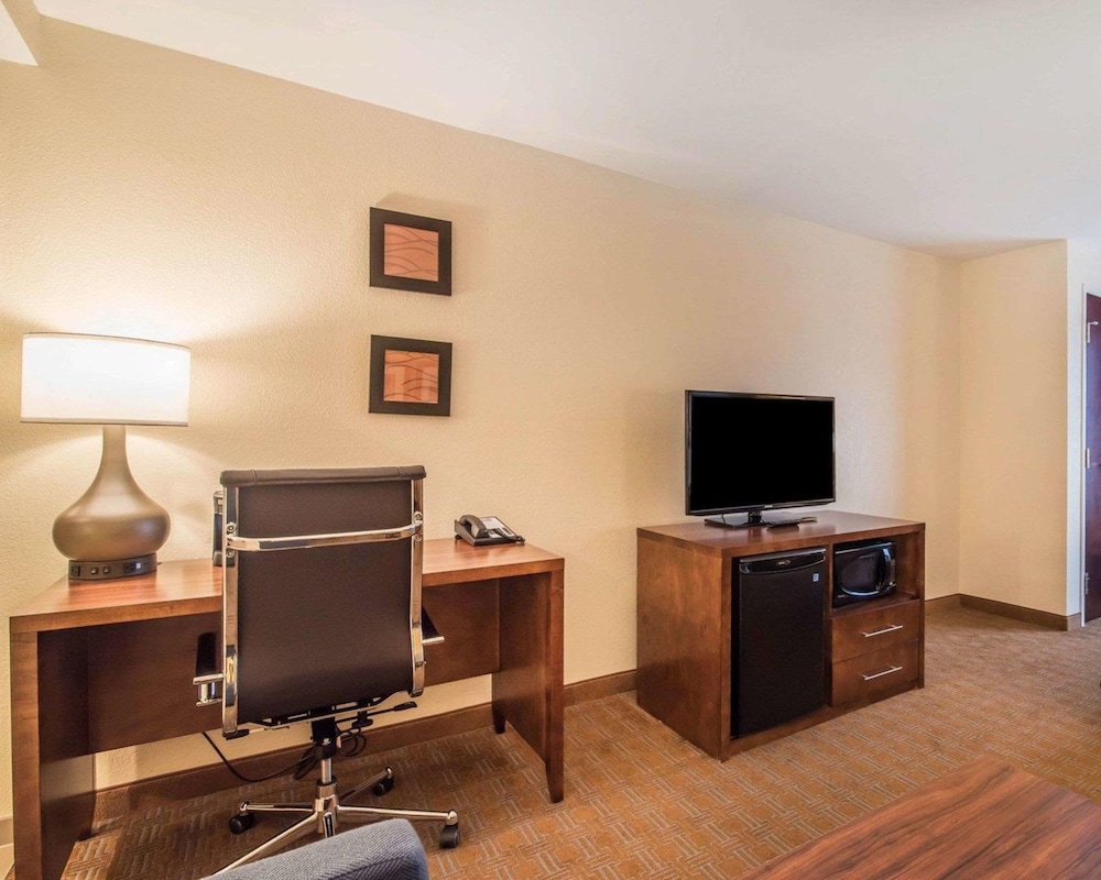 Comfort Inn & Suites Brattleboro I-91 38/47