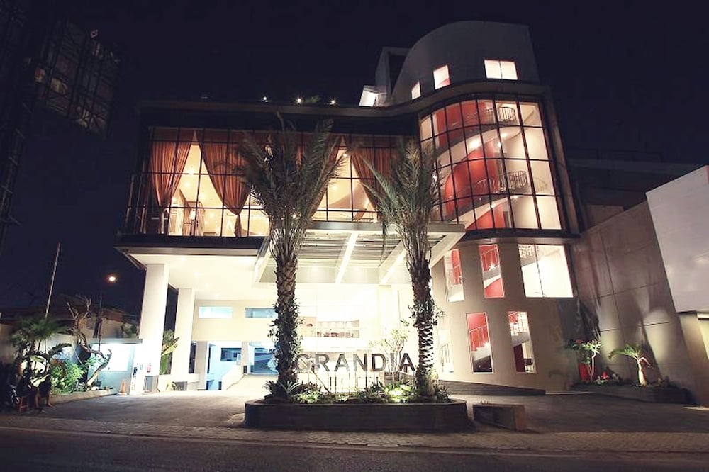 Grandia Hotel 4/66
