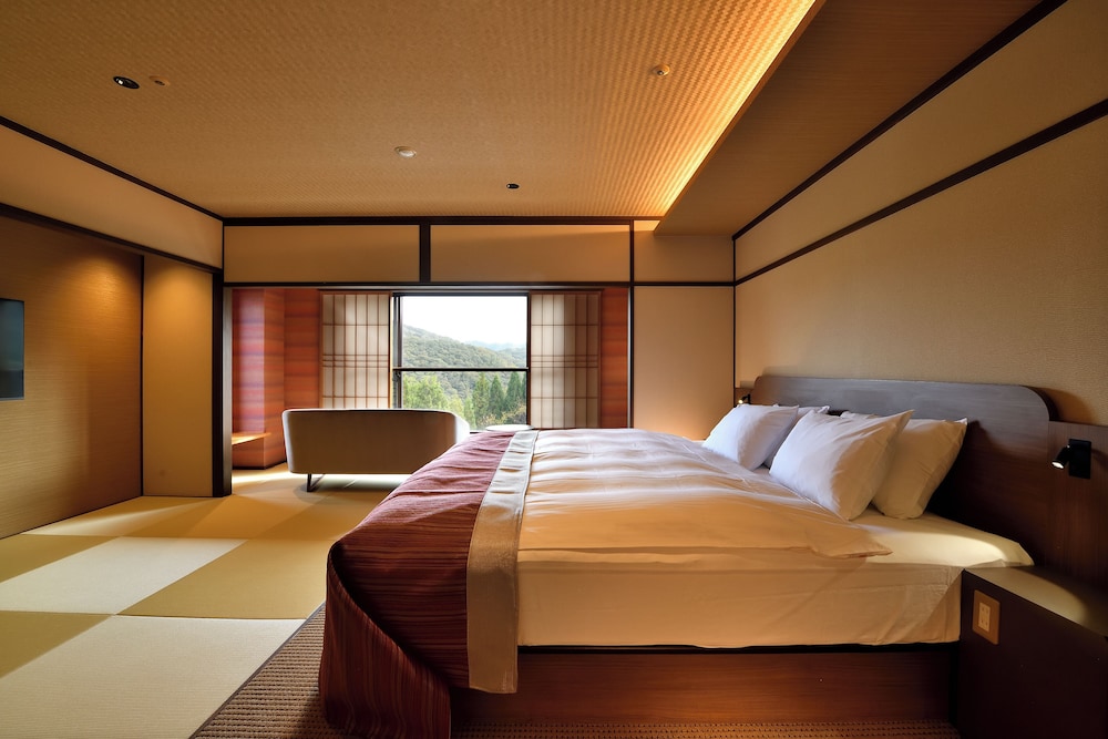 Semi Room, Suite, Double Bed