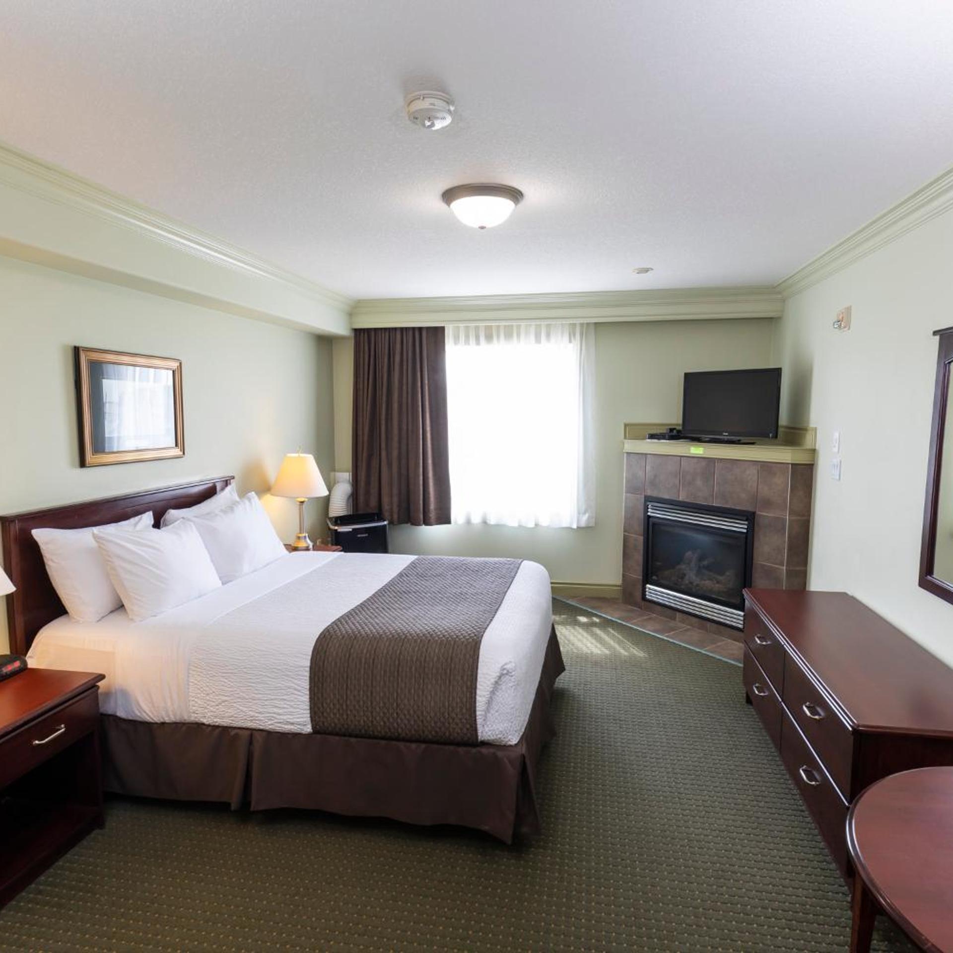 Efficiency, Queen Bed، Quality Inn & Suites Whitecourt 2/7