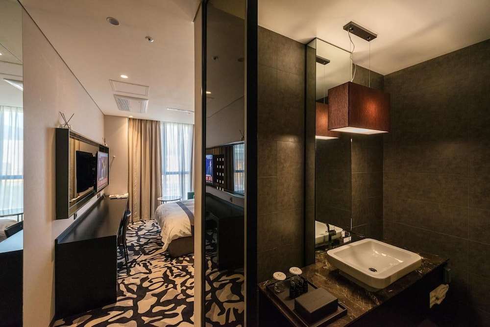 Best Louis Hamilton Hotel Changwon 65/68