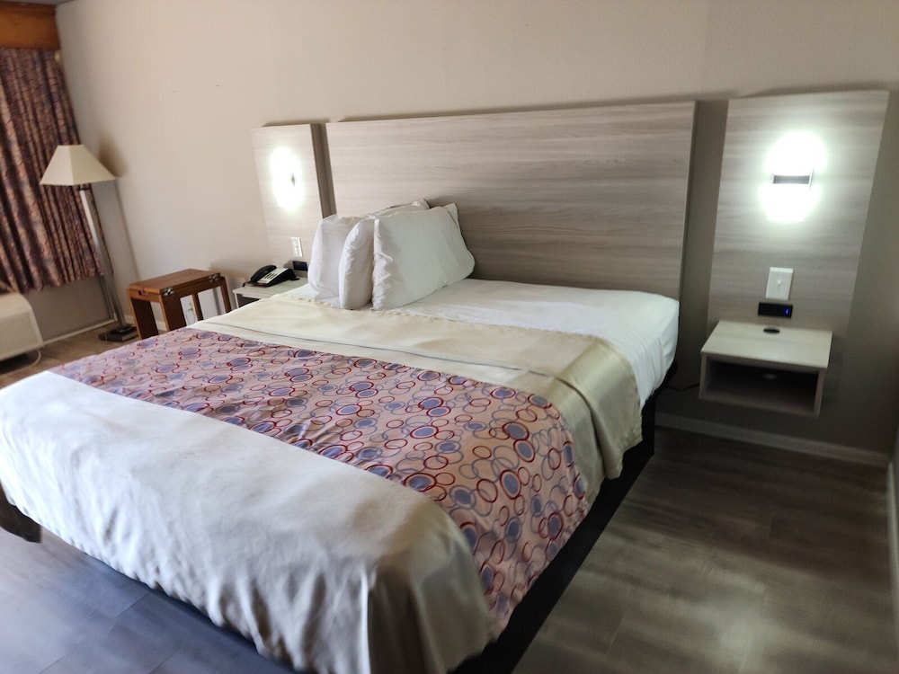Discovery Inn Lafayette Airport I-10 7/35
