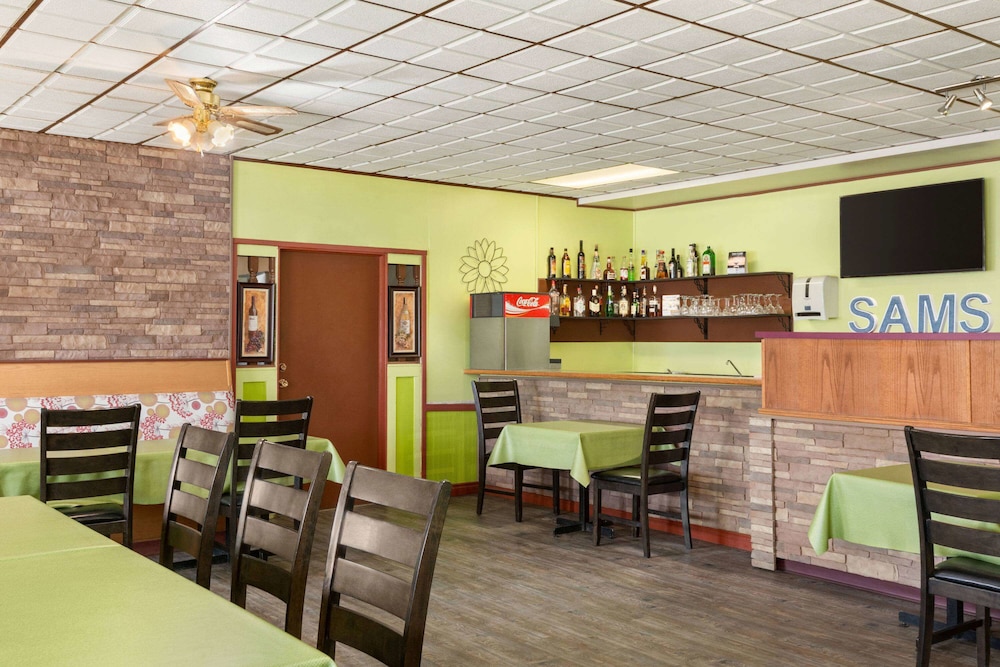 Travelodge by Wyndham Dawson Creek 19/24