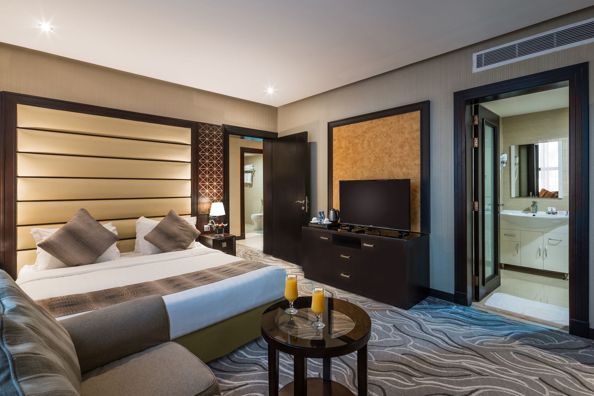 EXECUTIVE, SUITE