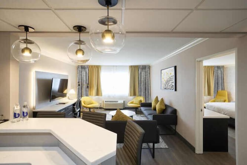 Gateway Hotel and Conference Center 53/53
