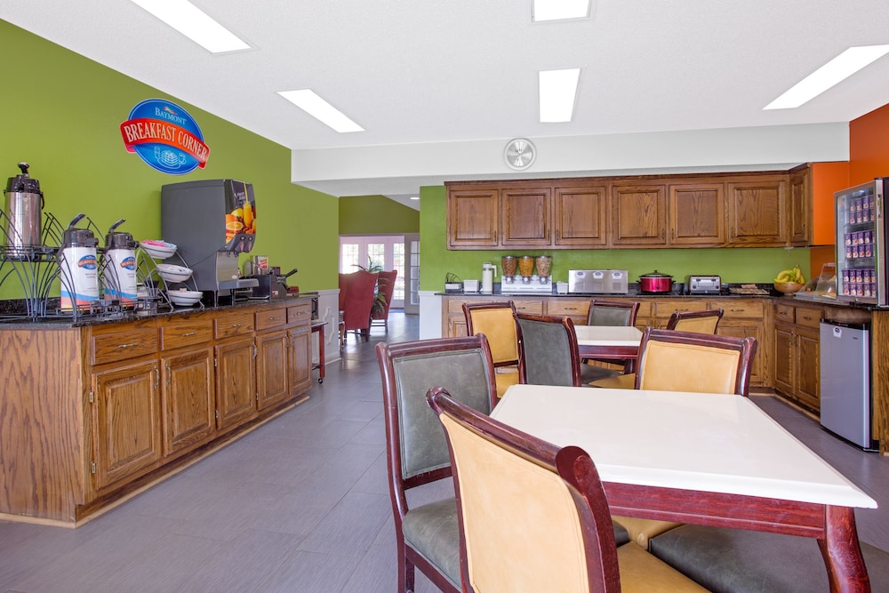 Baymont by Wyndham Warner Robins 47/63
