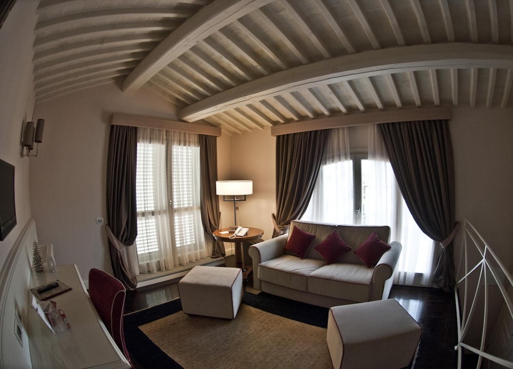 Hotel Patria Pistoia 34/50
