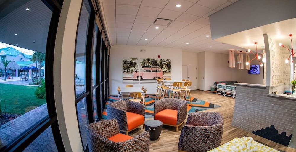 Beachside Hotel and Suites 31/43